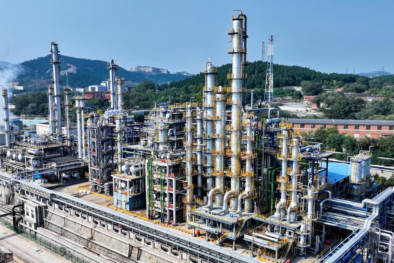 （图为齐翔腾达甲乙酮装置）