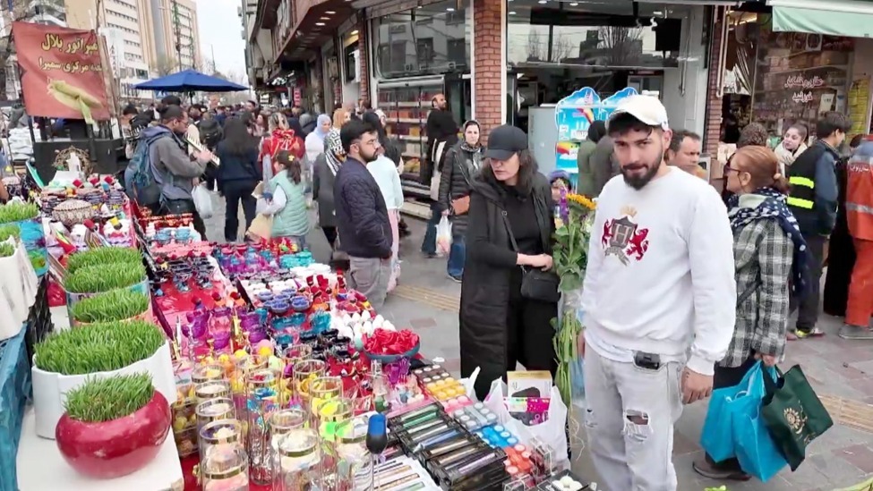 战火未停，伊朗民众迎来开斋节和新年