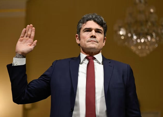 美高官刚因反对伊朗战争辞职,就被曝遭FBI调查