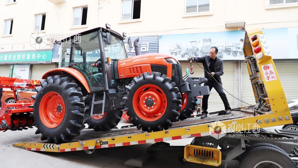 江西新余：农机热销助春耕（图）