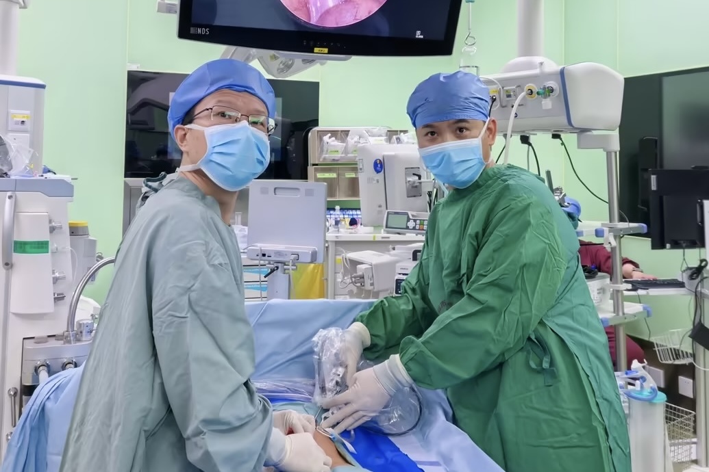 段守兴主任（左）与任利军大夫（右）