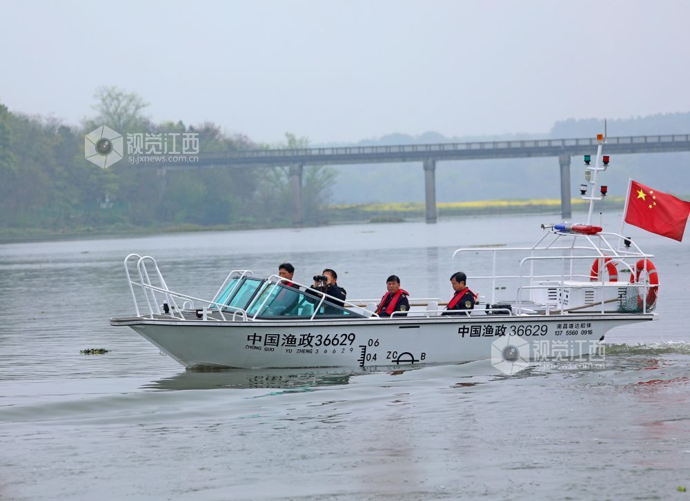 2026年3月18日,江西省吉安市泰和县农业综合行政执法大队执法人员正在赣江泰和段水域进行巡江护水。