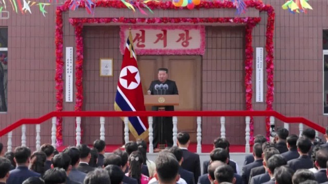 金正恩参加最高人民会议议员选举投票