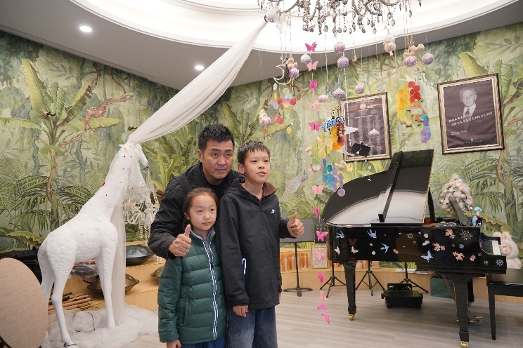 那志东为琴童点赞