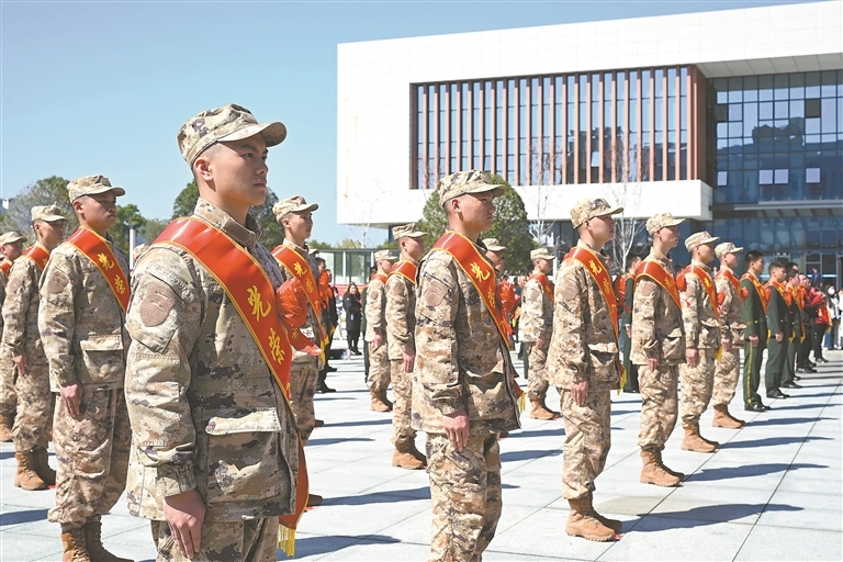 会昌县：新兵入伍（图）