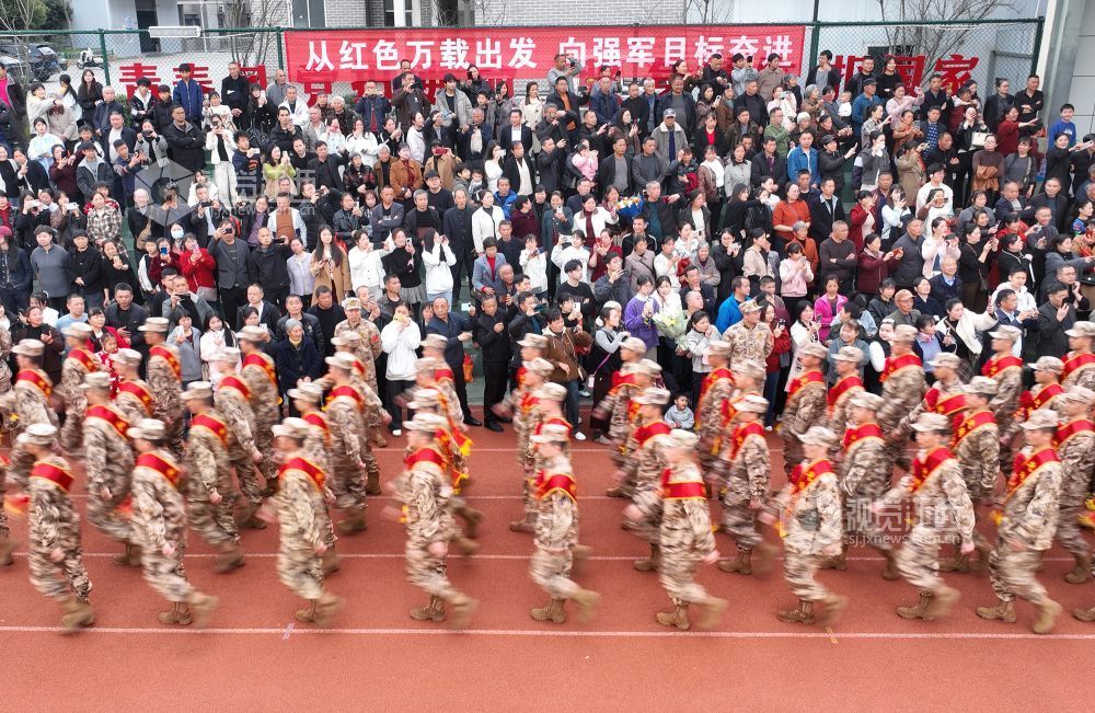 2026年3月15日，江西省宜春市万载县举行2026年上半年新兵入伍欢送仪式。
