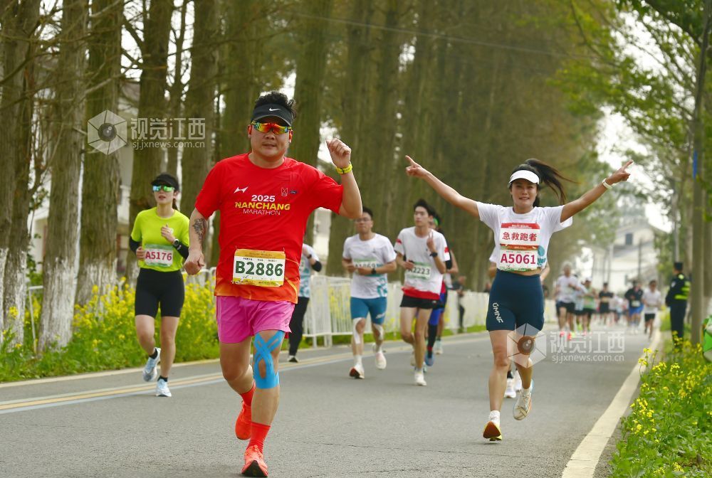 2026年3月15日，南昌半程马拉松开赛，选手们活力奔跑，尽显运动风采。