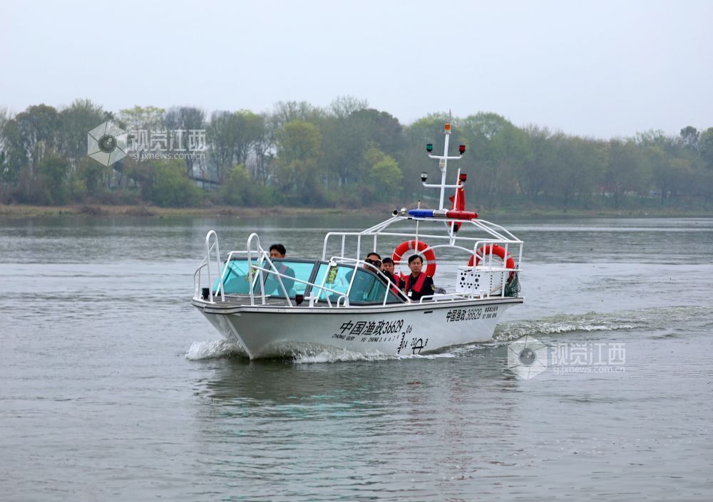 2026年3月18日,江西省吉安市泰和县农业综合行政执法大队执法人员正在赣江泰和段水域进行巡江护水。