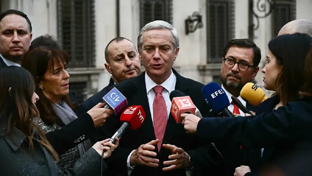 ▎2026年2月5日,智利当选总统何塞·安东尼奥·卡斯特在罗马基吉宫会见意大利总理后向记者发表讲话。图源:盖蒂图片社