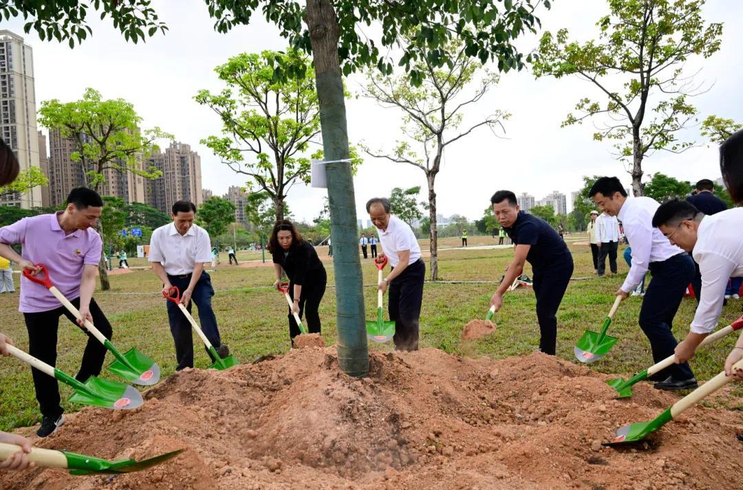 数千人共植“希望林” 持续绿美中山打造高品质滨水空间