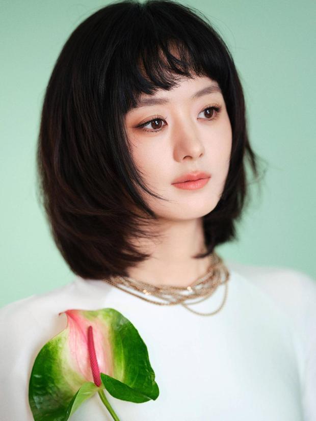 赵丽颖五官精致,美貌养眼。