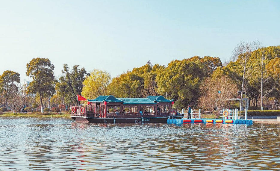 南昌象湖游船正式开航 投放3艘主题画舫和30艘仿古电瓶船（图）