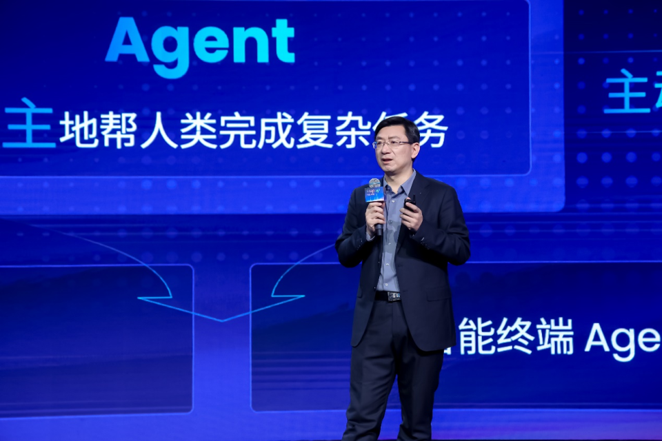 35岁魔咒失效,中年人逆袭掌权AI革命?