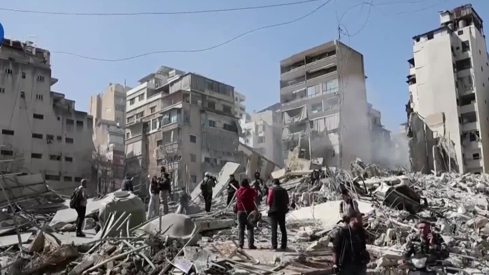 以军与黎巴嫩真主党激烈交战，公布空袭画面