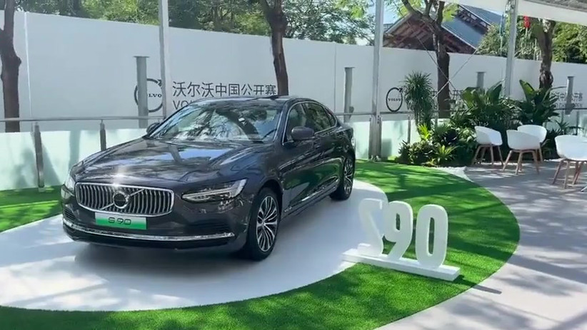 原价81.8万的沃尔沃EM90，现在50.5万包牌包税