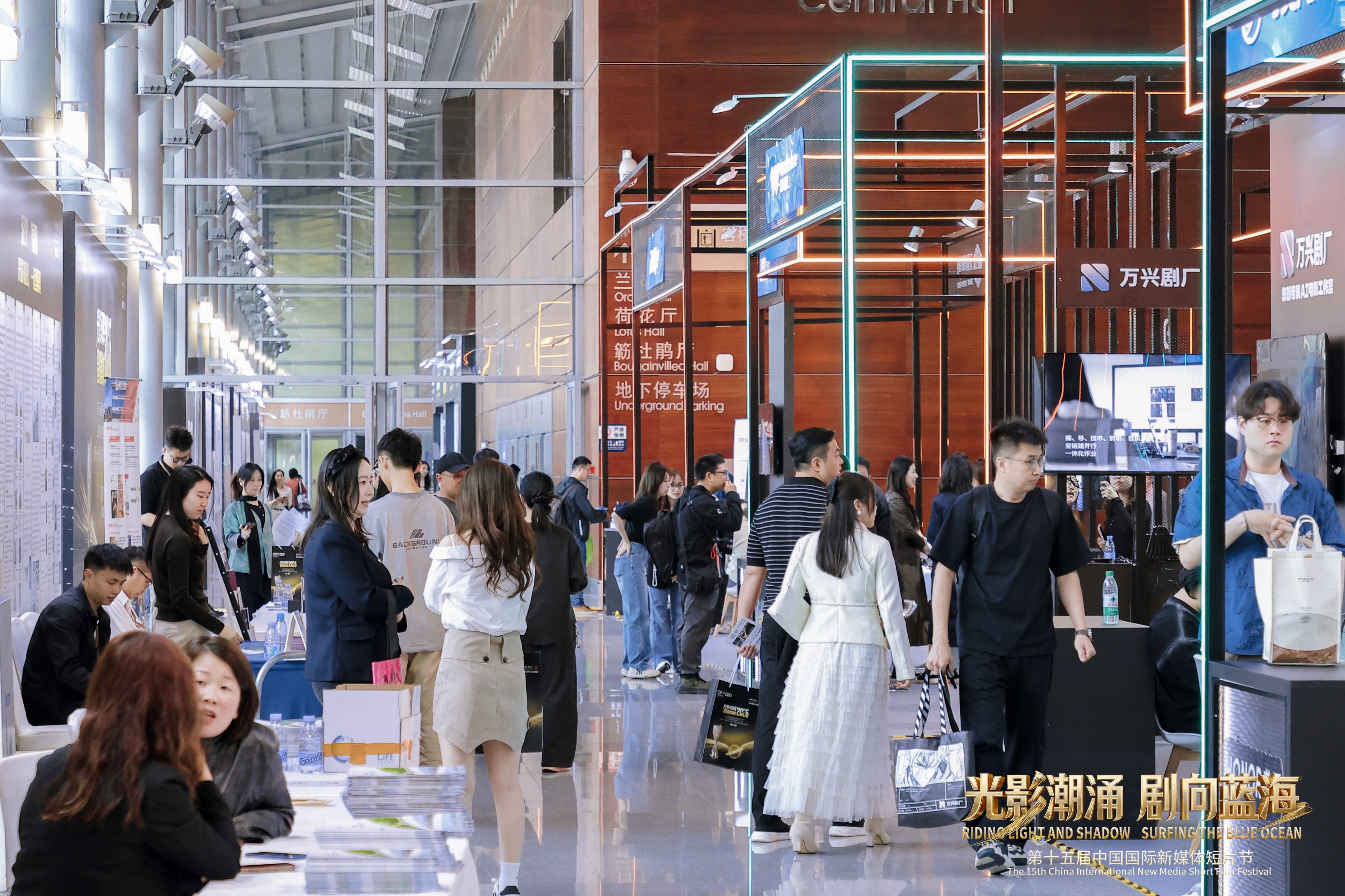 金鹏之夜荣誉揭晓，导演扶持计划重磅公布！第十五届国际短片节盛大启幕，“鹏友圈”再扩容