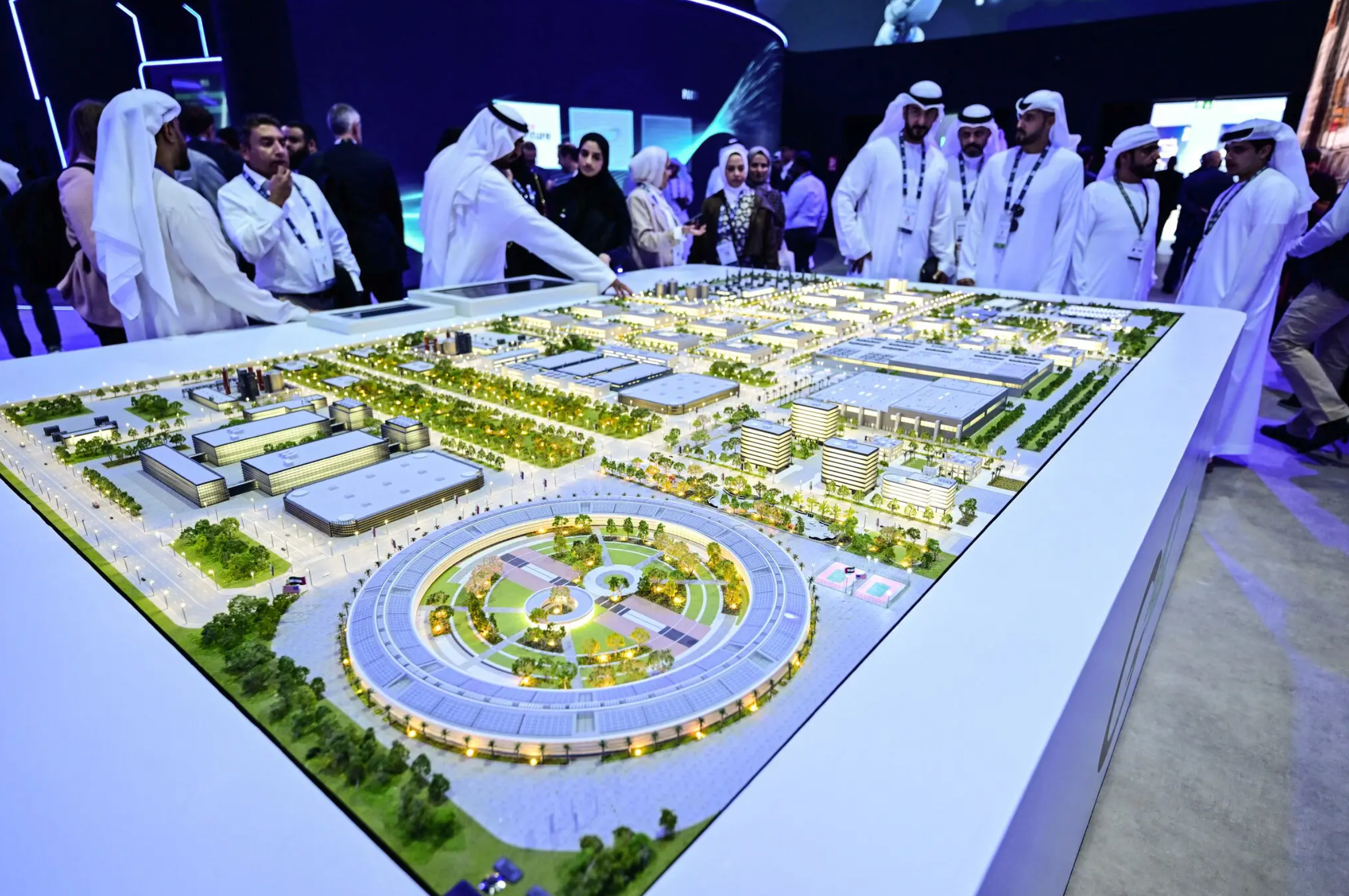 阿布扎比的在建数据中心模型,涉及微软和OpenAI