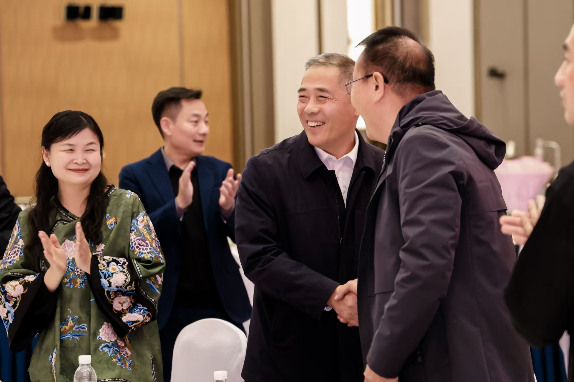 四百校友聚浮山湾，共叙滕州一中情——滕州一中青岛校友会第七届换届大会暨校友大会圆满举行