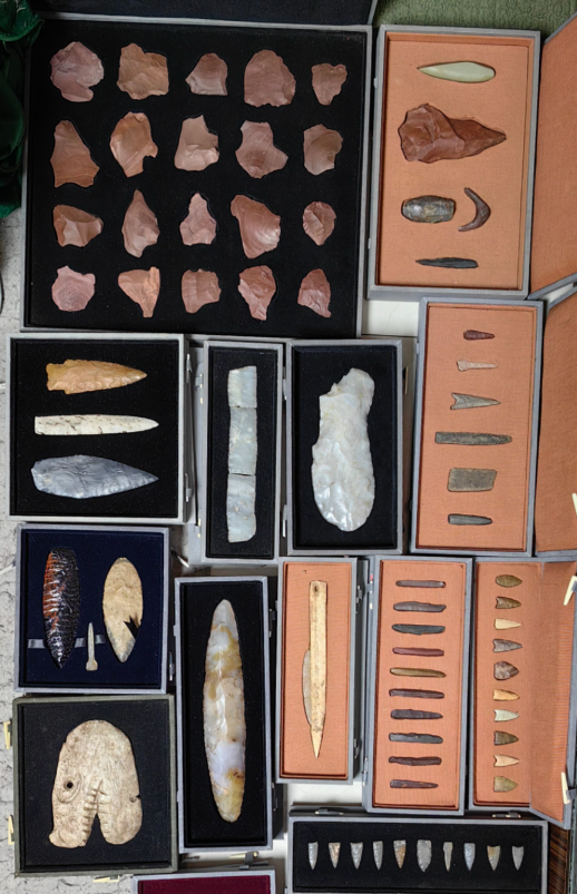 乔木收藏的红山玉器和打制细石器