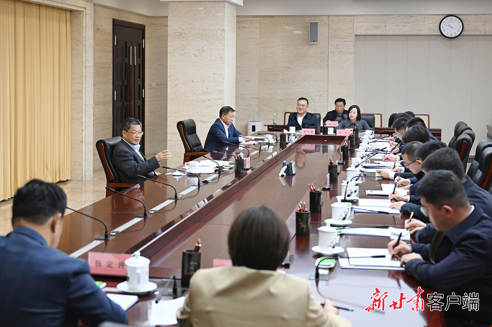 3月18日,省委副书记、省长任振鹤以普通党员身份参加省政府办公厅秘书一处党支部组织生活会。新甘肃·甘肃日报记者 盛学卿