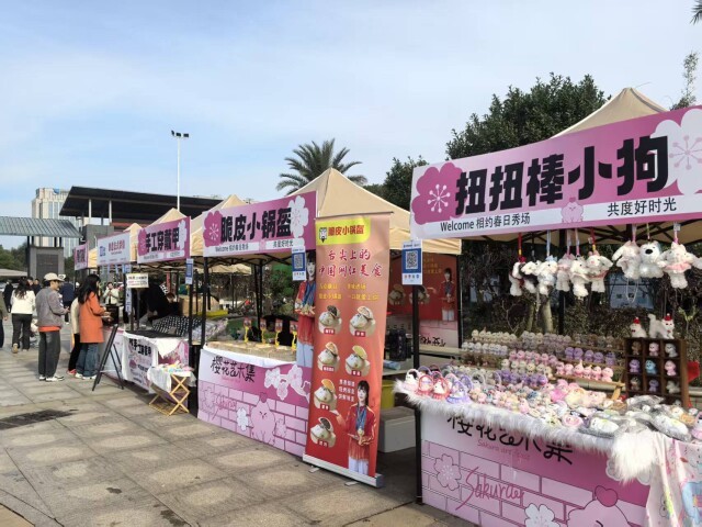 （“樱花艺术集”。 彭雅惠 摄）