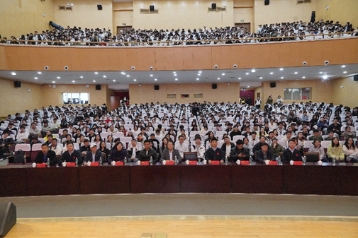 博雅堂坐满师生