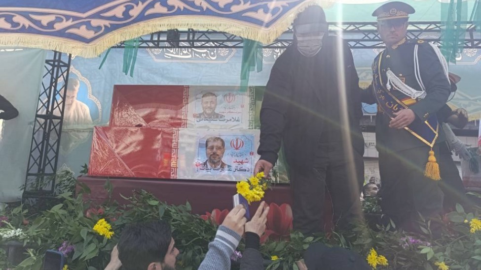 现场：拉里贾尼葬礼举行