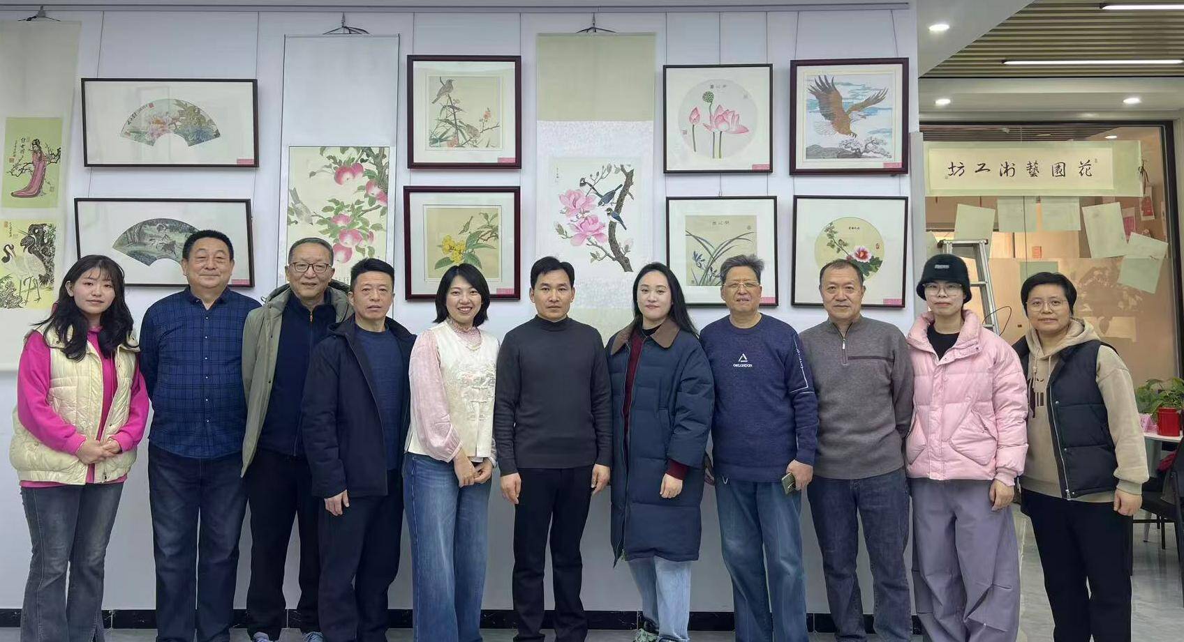 房公前：六十八岁再“创业”，他把工笔画“画”成了社区风景