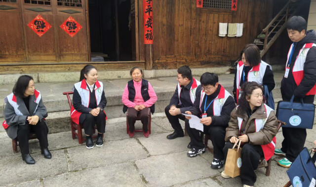 （湘西土家族苗族自治州农普办开展综合试点入户登记工作。省统计局 供图）