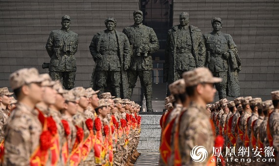 安徽合肥：热血男儿赴军营