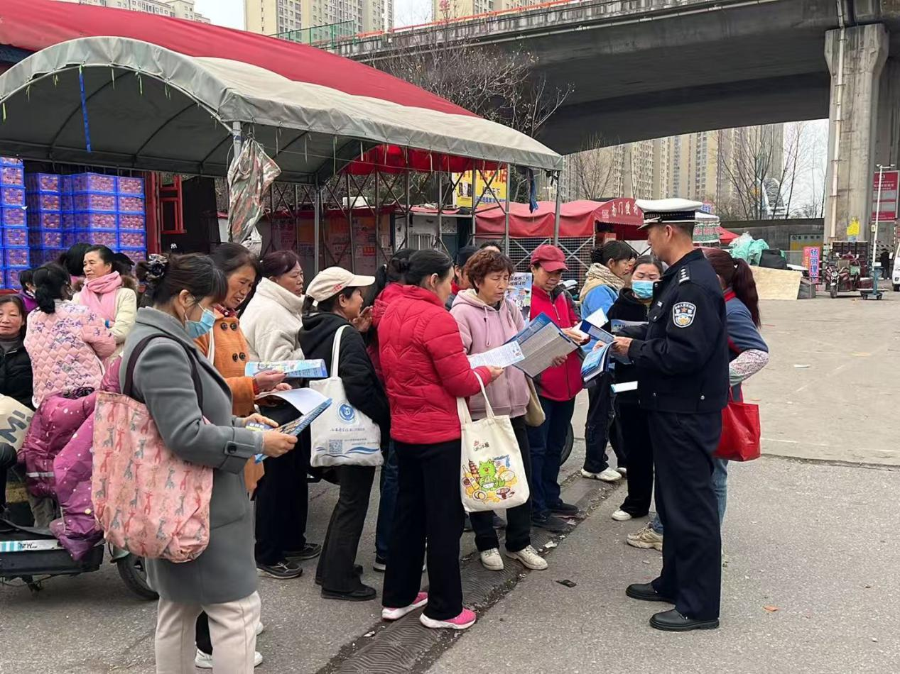 源头治理+护学行动:经开交警打出交通安全“组合拳”