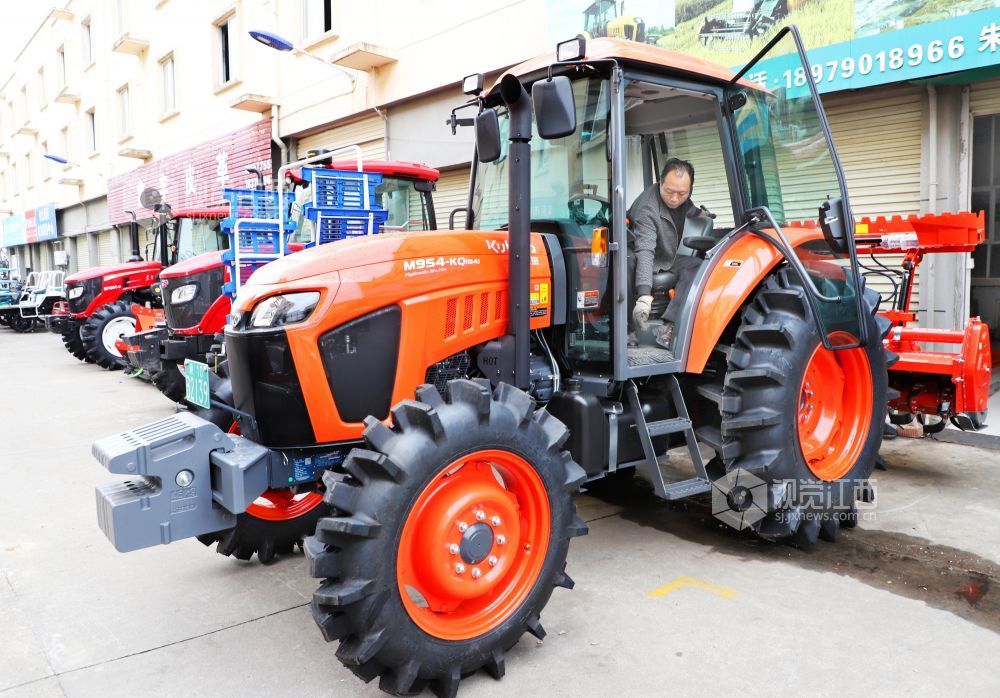 江西新余：农机热销助春耕（图）