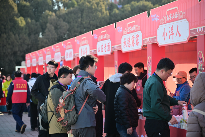 2026全国舞龙嘉年华在秦皇岛老龙头启幕