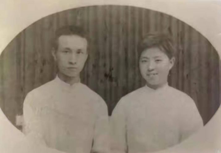 刘和珍和方其道合影。