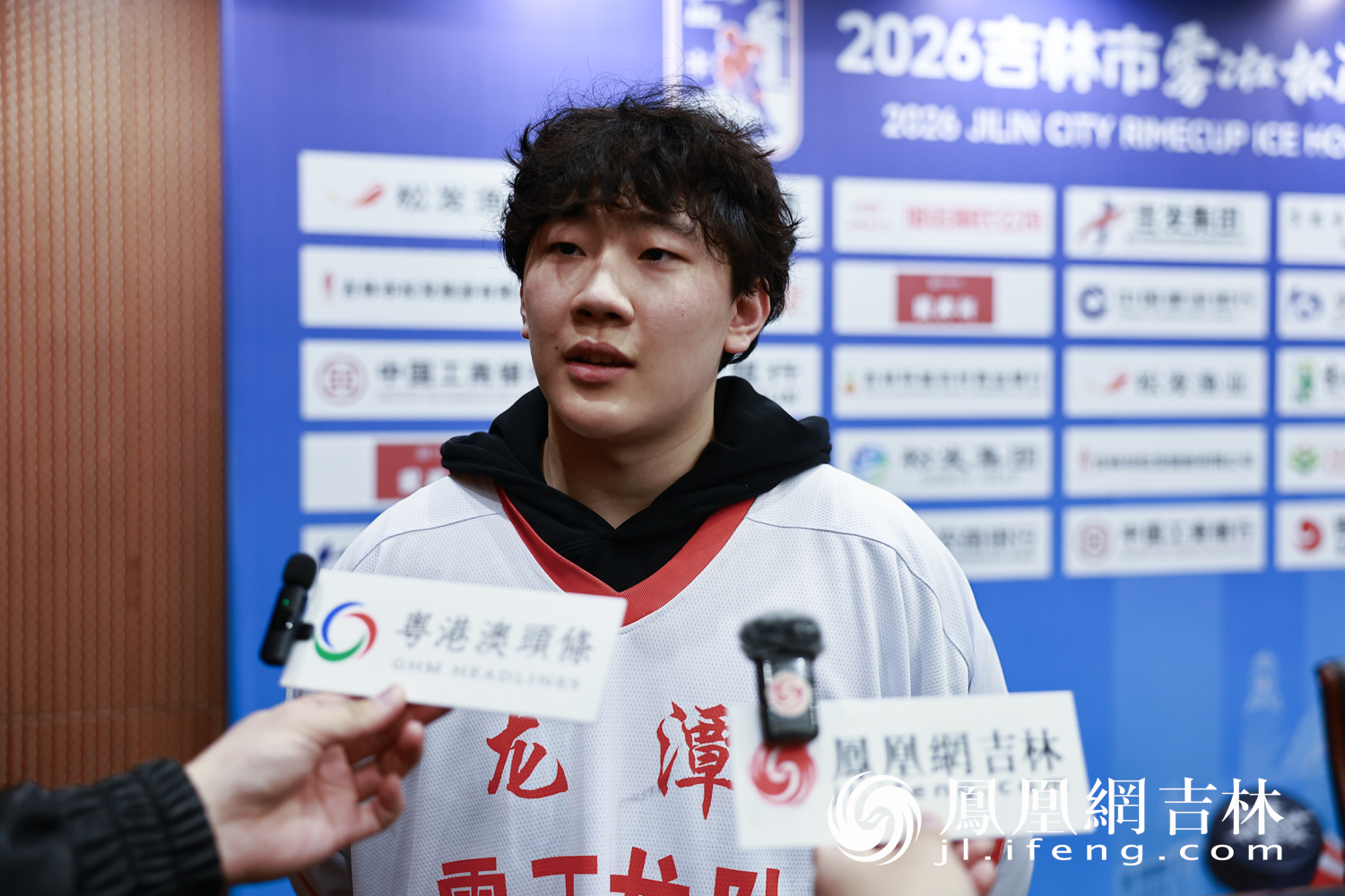 吉林市冰超联赛上演第三场激战