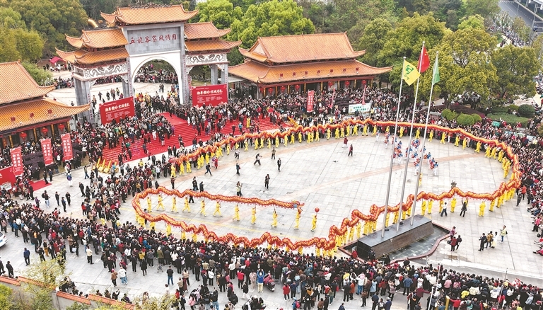 赣州：“二月二”舞龙欢庆“龙抬头”