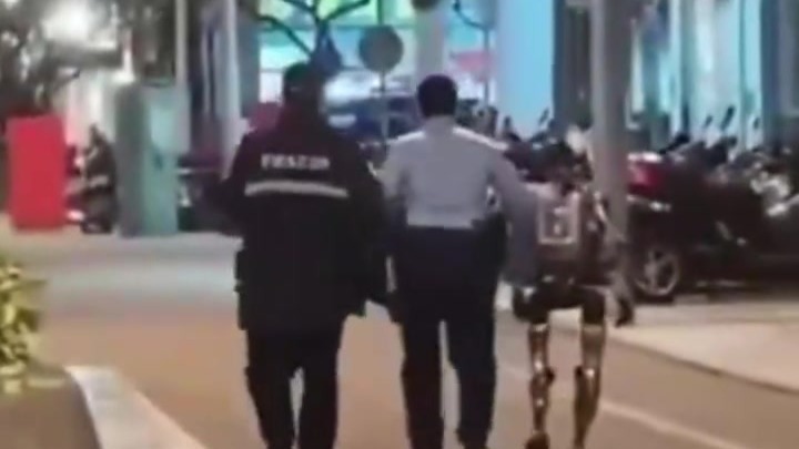 “全球首宗机器人被捕事件”：澳门一女子当街被机器人吓到送医院