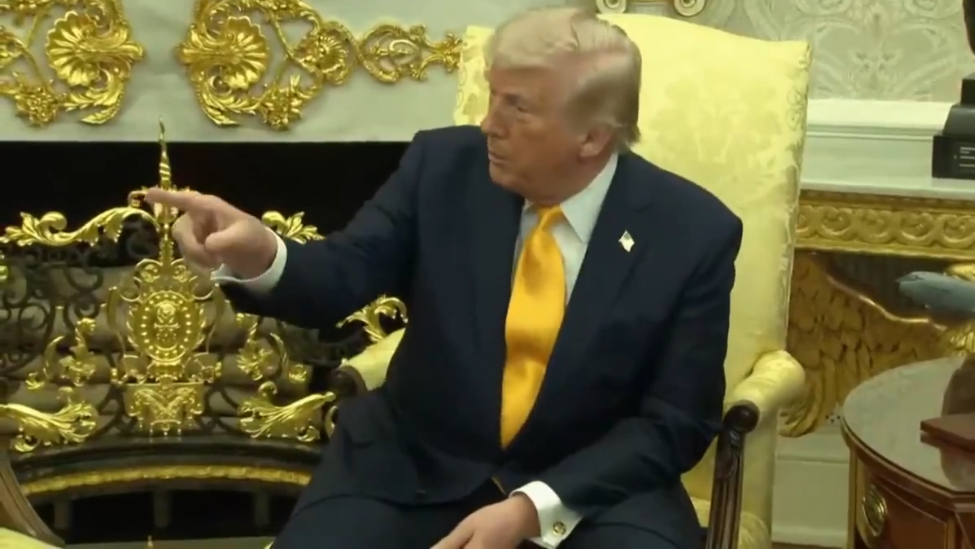 特朗普指着带口音的记者问高市：这是你们的人，他是好是坏？