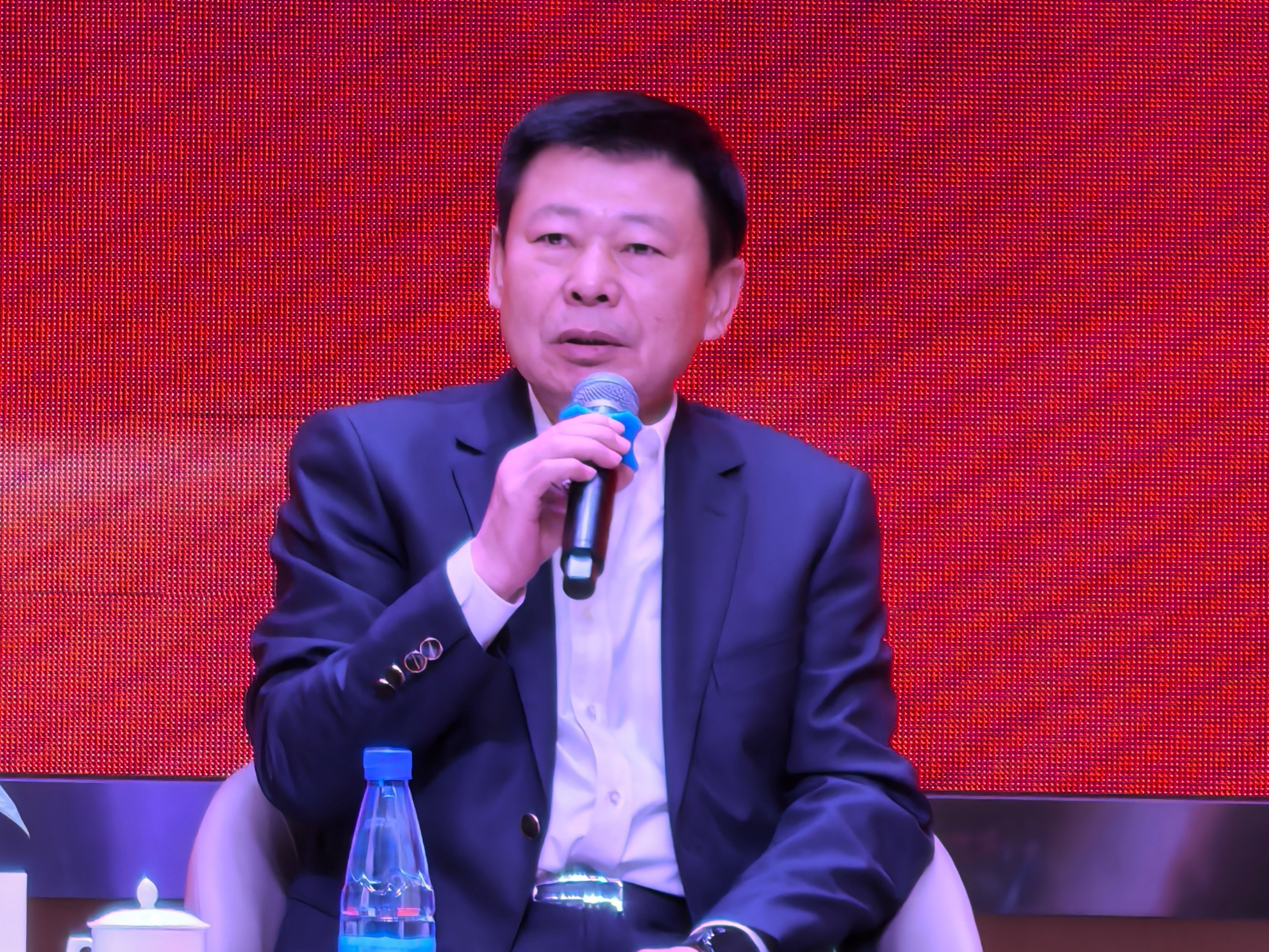 从北京到天山：两会精神点燃新疆民营经济新引擎