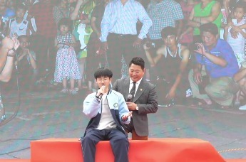 以生命故事点亮青春——无腿勇士陈州走进舜耕中学励志开讲