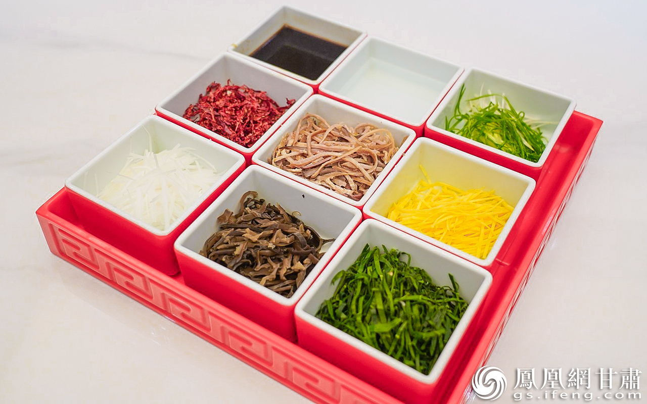 猪肚、生姜、葱、玉兰片等食材，共同成就了秦安肚丝汤的美味。秦安县融媒体中心供图