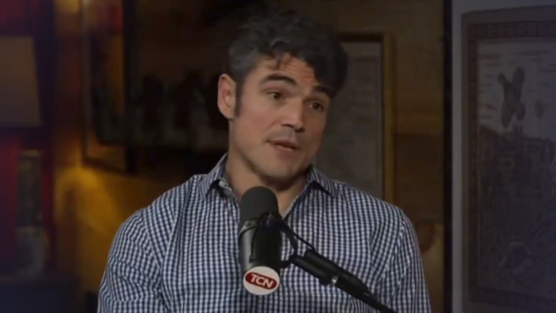 美反恐高官辞职后爆料：是以色列逼美国开战的，我们明知后果严重，伊朗离拥核还早呢