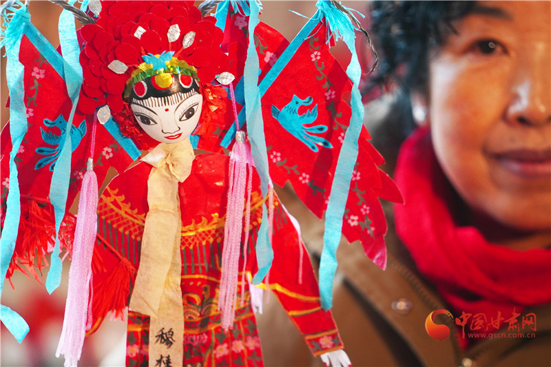 关小利和她制作的疳娃娃