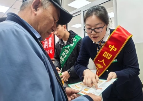 中國(guó)人壽寧夏分公司老年群體消保宣傳活動(dòng)現(xiàn)場(chǎng)