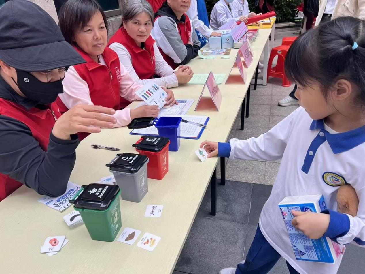 弘扬雷锋精神，守护消费权益，永丰社区开展便民志愿服务活动