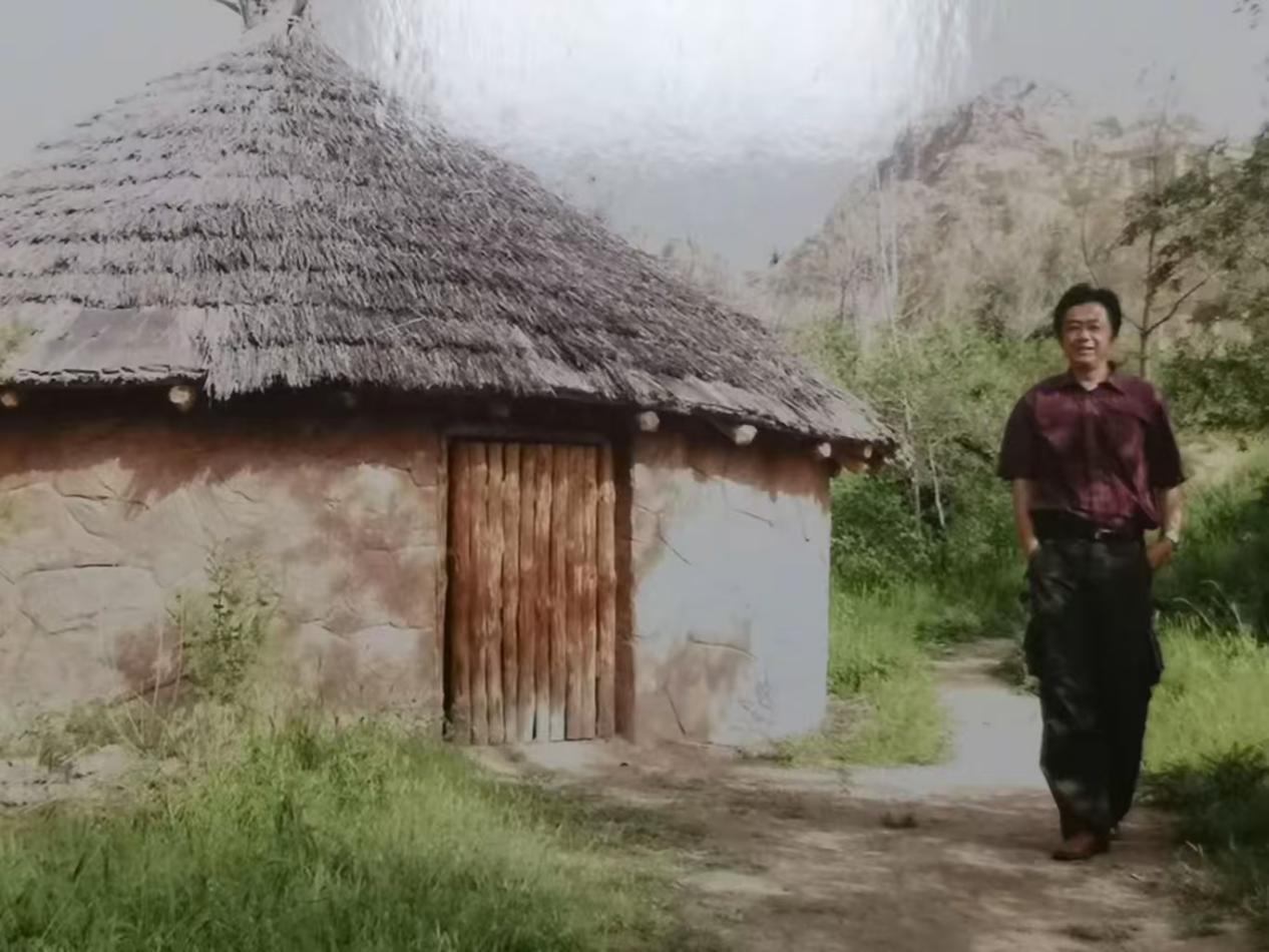 乔木早年深入红山文化腹地去考察、学习、淘宝