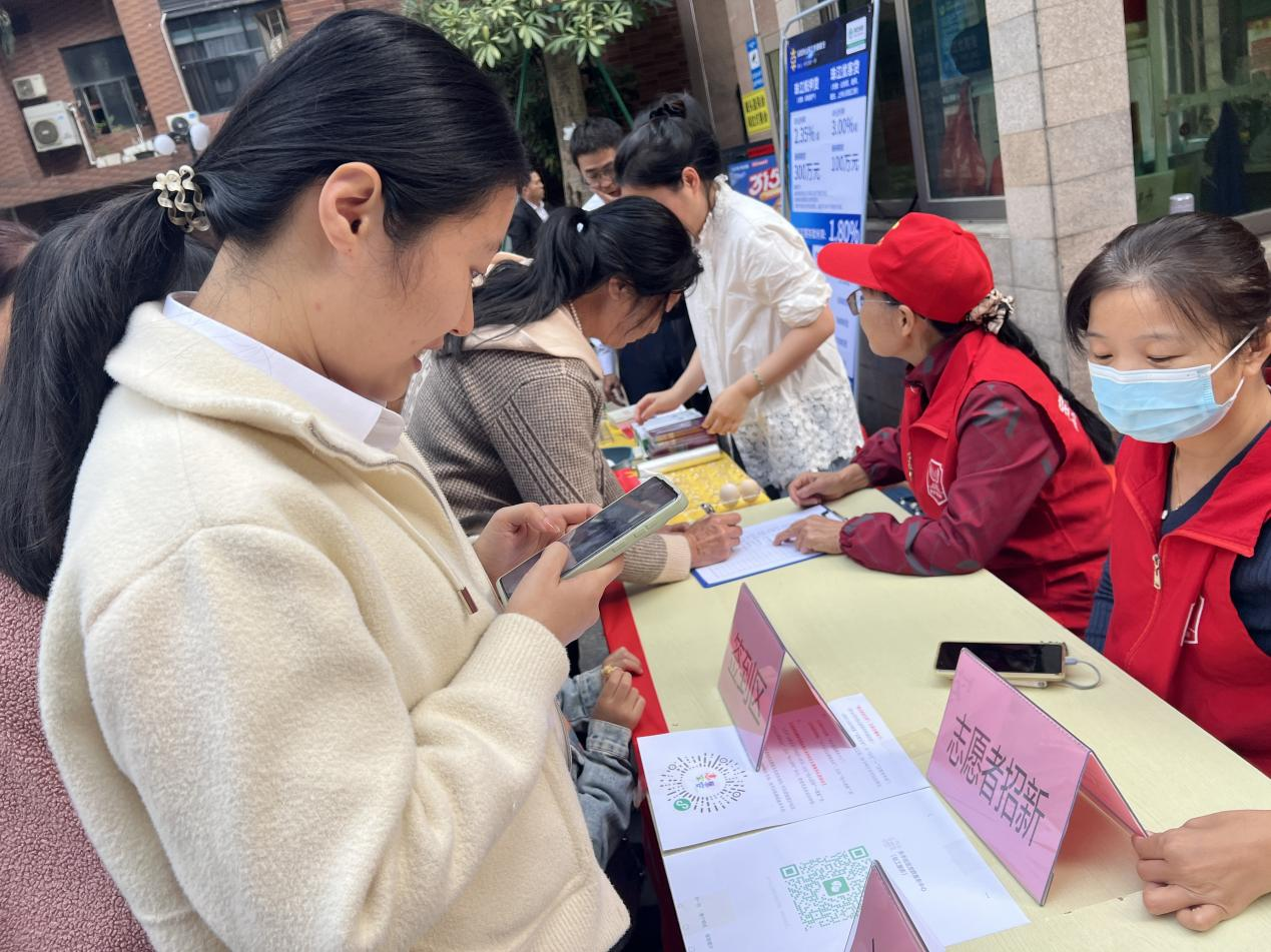 弘扬雷锋精神，守护消费权益，永丰社区开展便民志愿服务活动