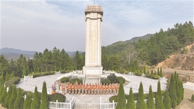 余江区预定新兵赴烈士陵园开展役前教育