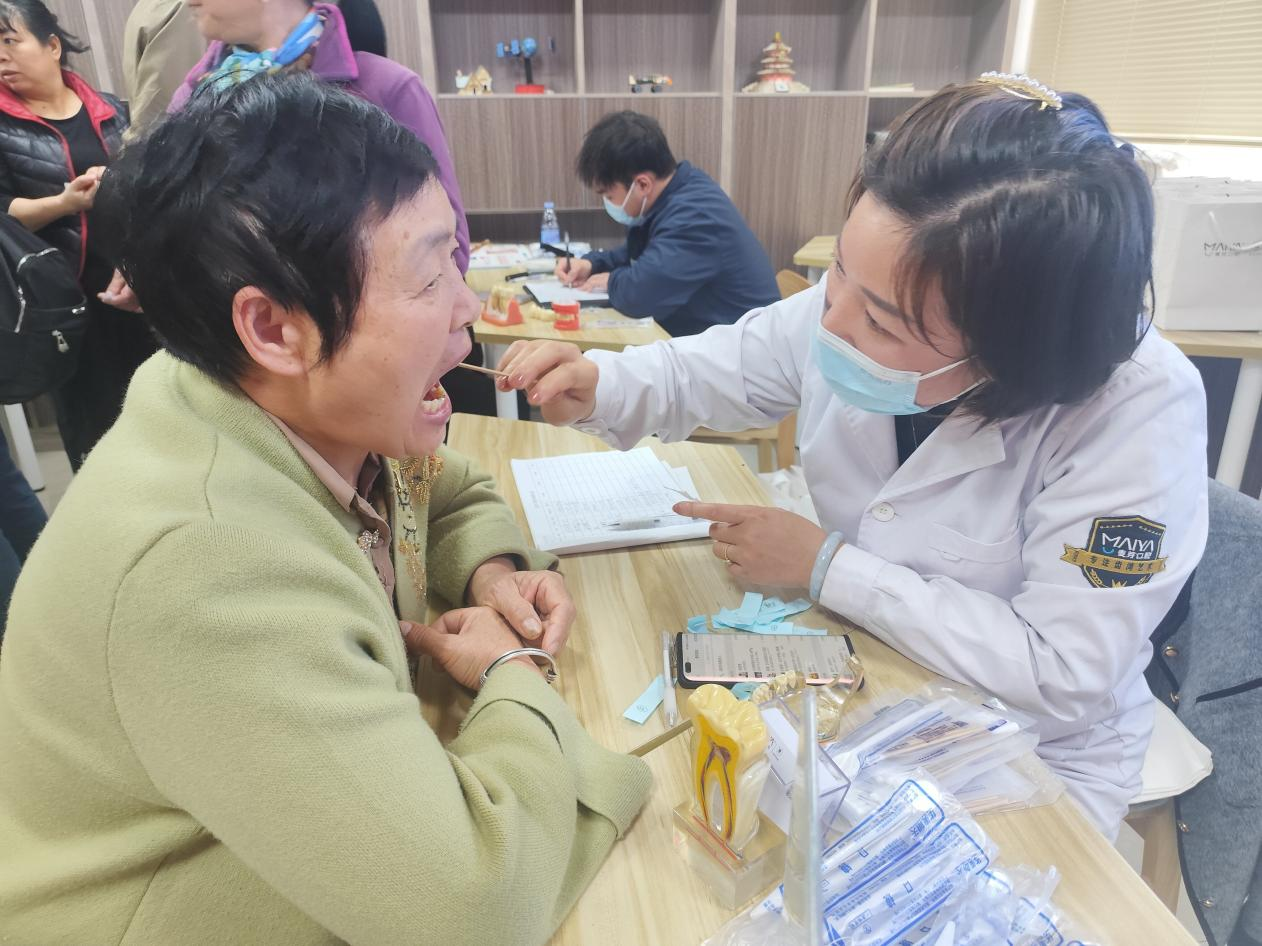 护齿传温情 守护夕阳“齿”健康——乐群社区 口腔义诊暖心行