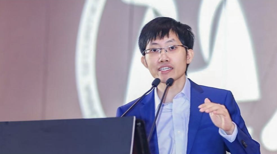 35岁魔咒失效,中年人逆袭掌权AI革命?